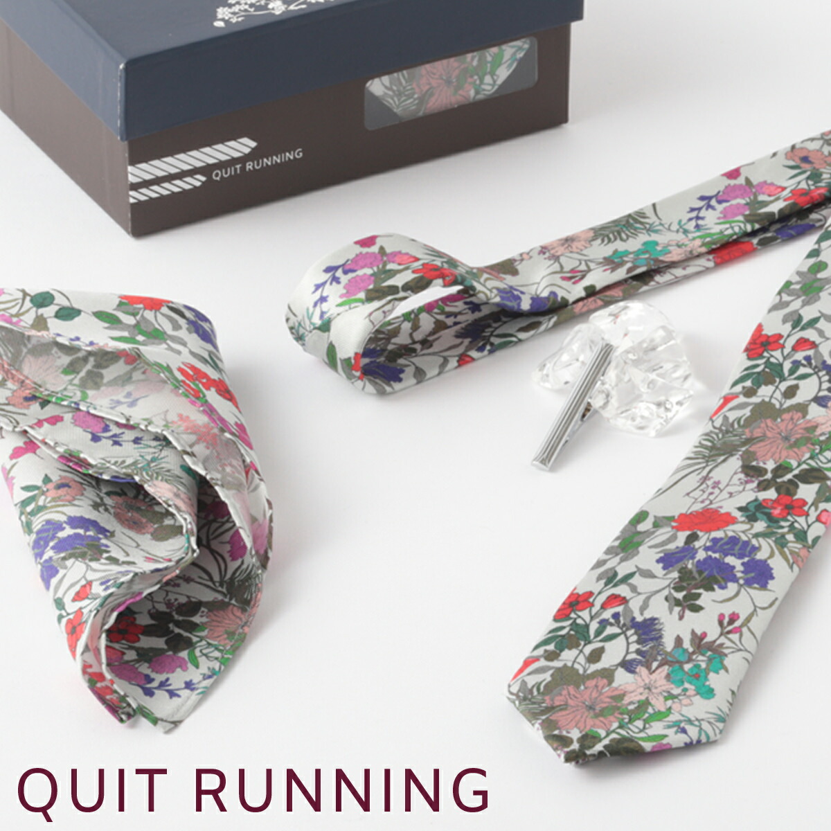 代引き人気 英国ブランドメンズギフト4点フルセット Quit Running ホワイト フローラル ネクタイ ポケットチーフ タイクリップ カフス ステンレス ネクタイピン 男性 ギフト 就職祝い 卒業式 スーツ フォーマル 新社会人 紳士 トラッド スーツ用ファッション小物