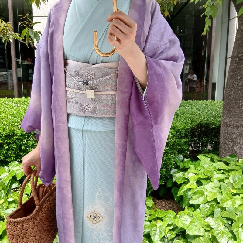 夏 単衣 羽織 紋紗織 和装コート 新品 ロング丈羽織物 茶道着物 カジュアル御仕立上 (全種13類)【ぼかし染/唐花紋・紫地】(3512)｜きもの　club 藤