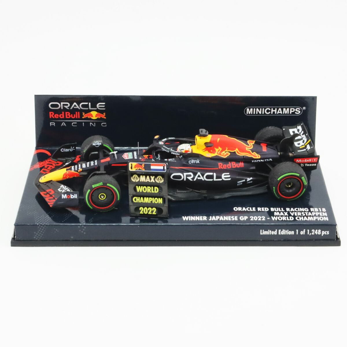海外仕様 ミニチャンプス 1/43 オラクル レッドブル RB18 2022年 日本GP ウィナー マックス フェルスタッペン ピットボード付 モデルカー 410221801