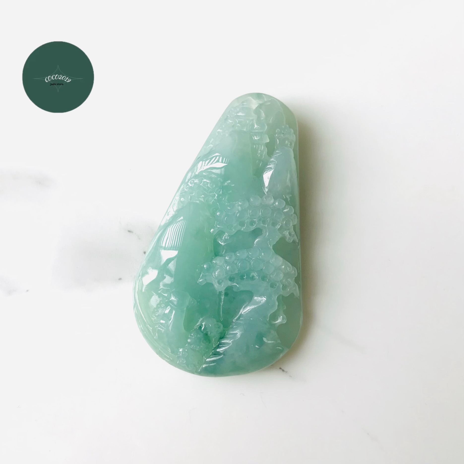 P70-002］翡翠ペンダントトップ天然石グアテマラ産カービング雪