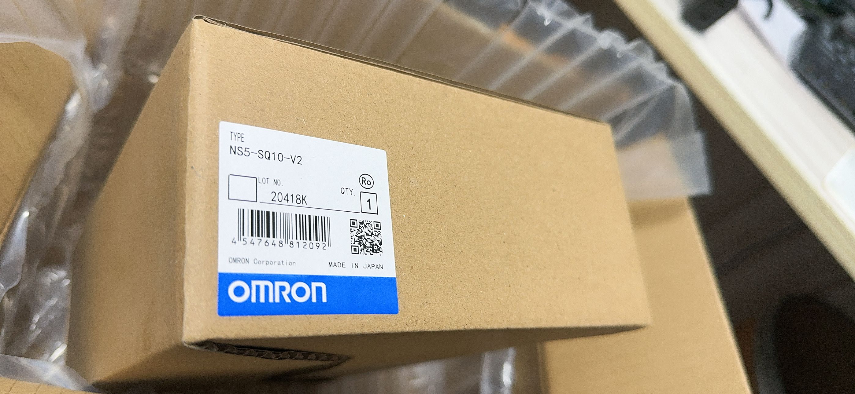 新品★日本の首都発★適当お願いごと★税込★OMRON タッチパネル NS5-SQ10-V2  ★６ヶ月引き受ける