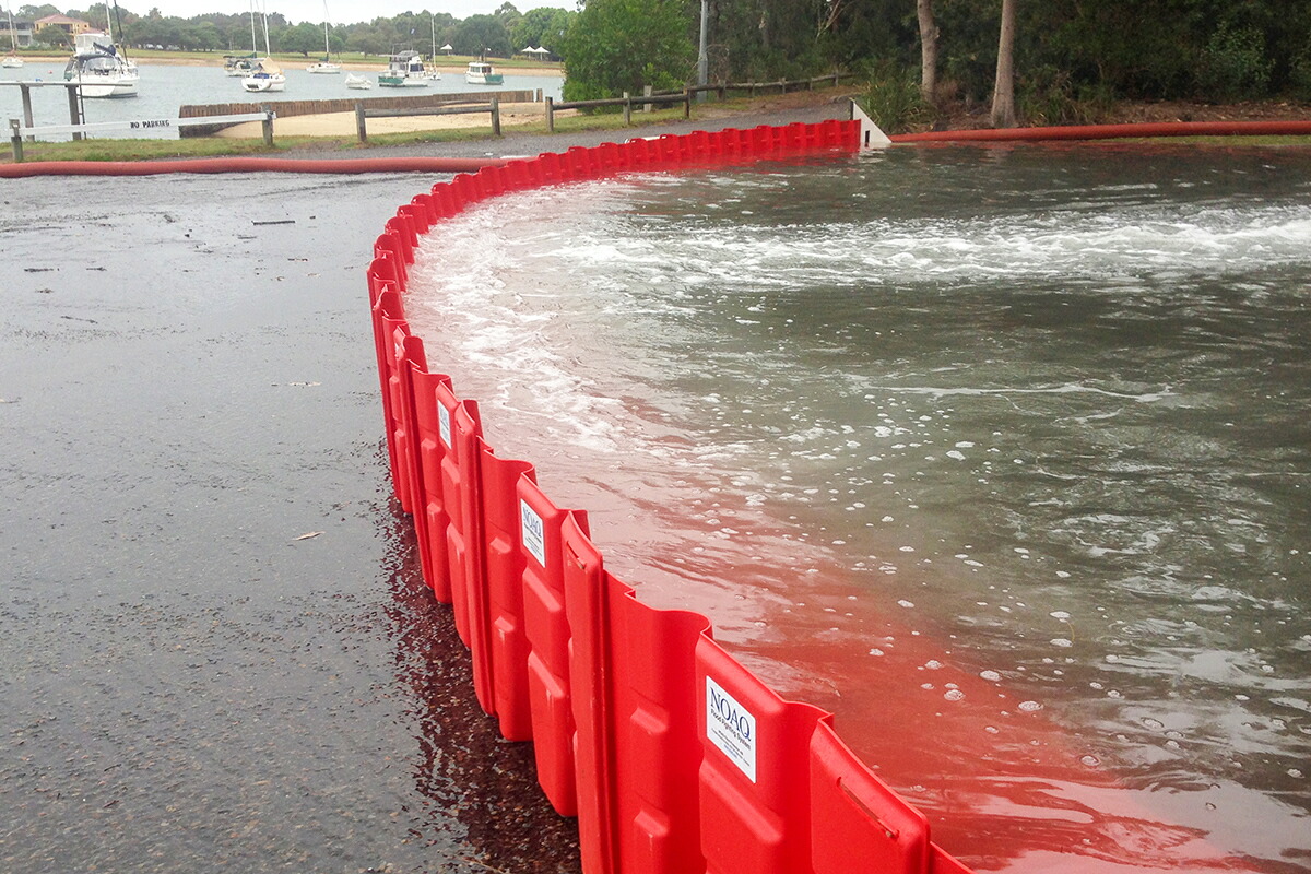 浸水対策 Gadelius 1セット 5m 8枚入り Ab Flood Noaq Protection ガデリウス ノアック ボックスウォール 次世代型緊急洪水防護システム 都市型ゲリラ豪雨の浸水予防 新作グッ ガデリウス