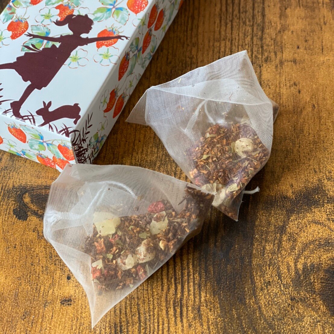 貨物輸送無料 贈り物 スイーツ お菓子 Cocochouchou いちご庭地のルイボスティーグラウンド ノンカフェイン とエルダーフラワー バタフライピーのひとそろい 薬草ティー ルイボスティー Hotjobsafrica Org