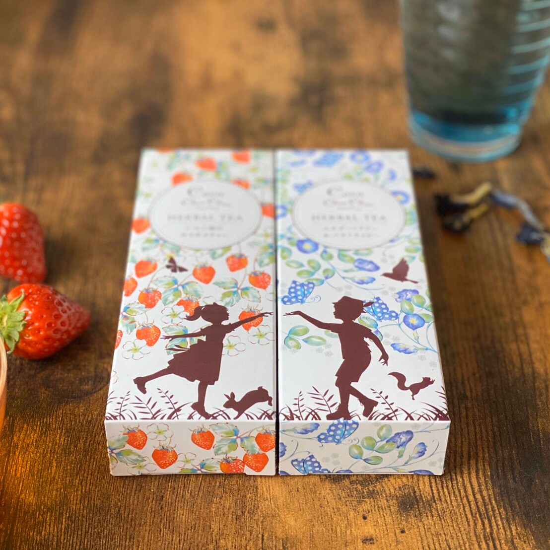 貨物輸送無料 贈り物 スイーツ お菓子 Cocochouchou いちご庭地のルイボスティーグラウンド ノンカフェイン とエルダーフラワー バタフライピーのひとそろい 薬草ティー ルイボスティー Fecdas Cat