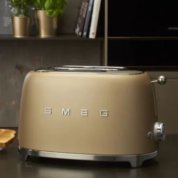 （日本置き目売りわたす店）SMEG ポップアップトースター２枚用【マットシャンパンゴールド】TSF01CHMJPイタリア共和国家電ブランド名【スメッグ】今めかしい家電 ご機嫌ブランド名 4枚～8枚切り スメグ