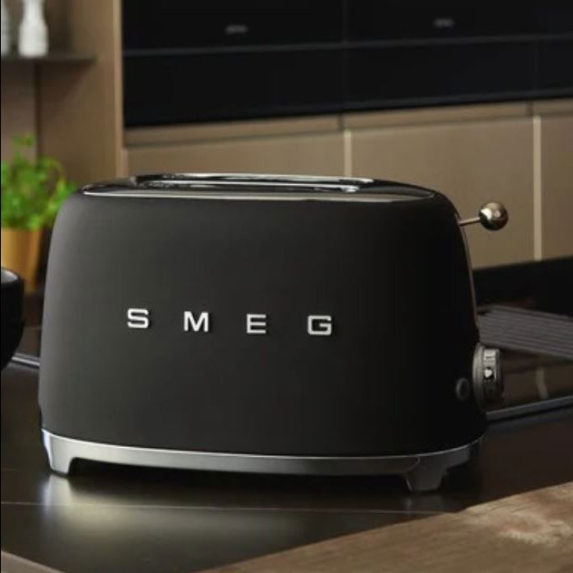 （日本置き目売りわたす店）SMEG ポップアップトースター２枚用【つや消し黒いこと】TSF01BLMJPイタリア共和国家電ブランド名【スメッグ】レトロ ひな型 今めかしい家電 ご機嫌ブランド名 4枚～8枚切り スメグ