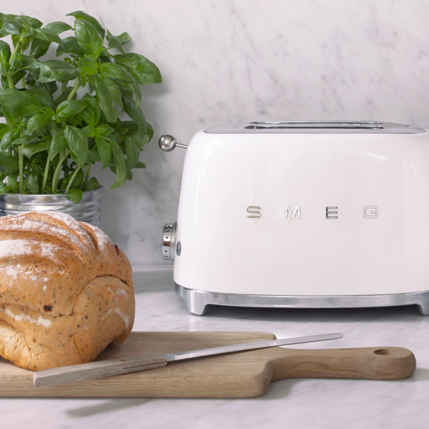 （日本正規販売店） SMEG ポップアップトースター２枚用【クリーム】 TSF01‐CR-JP イタリア家電ブランド【スメッグ】 レトロ デザイン おしゃれ家電 ハイブランド 4枚～8枚切り トースト スメグ ポイント10倍