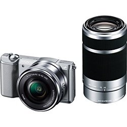 【中古】(良い)SONY ミラーレス一眼 α5000 ダブルズームレンズキット シルバー ILCE-5000Y-S｜COCOHOUSE