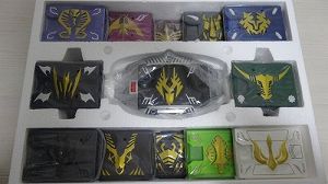 【中古】(人並み外れたに好いたらしい)コンプリートセレクション 仮面ライダー龍騎 Ｖバックル 変身三尺帯