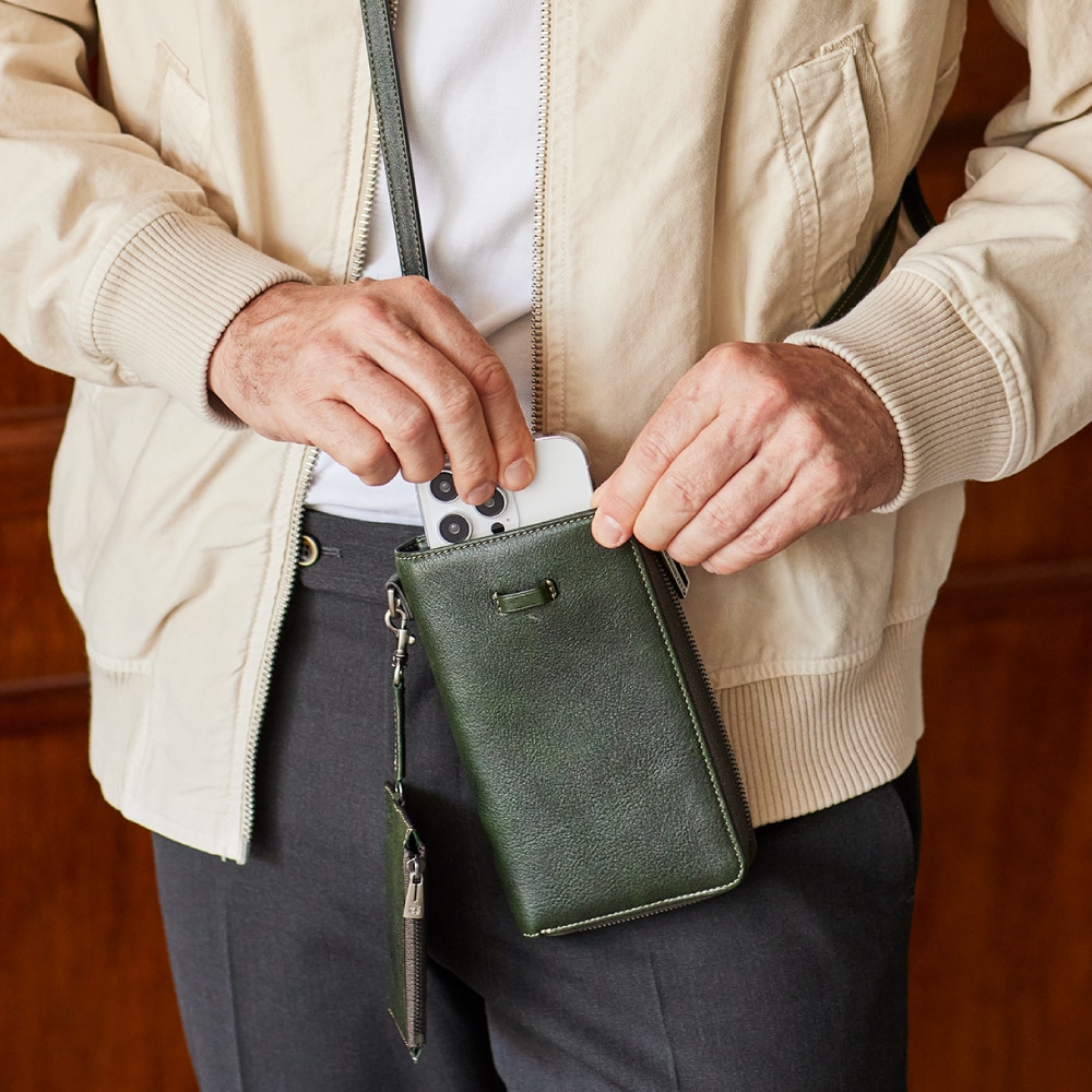 シークレットナイト特別価格！新品未使用　kawa kawaショルダー 最近のお気に入りシリーズ kawa kawa silver pyramid シリーズ