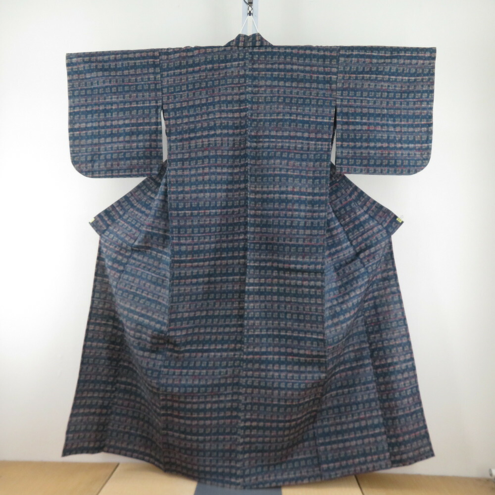 木綿着物 アンティーク 木綿 単衣 絣模様 バチ衿 紺色ｘ赤色ｘ白色 仕立て上がり着物 身丈148cm 【キモノオフ野々市若松店】 楽天市場】木綿着物 アンティーク 木綿 単衣 絣模様 バチ衿 紺色x赤色