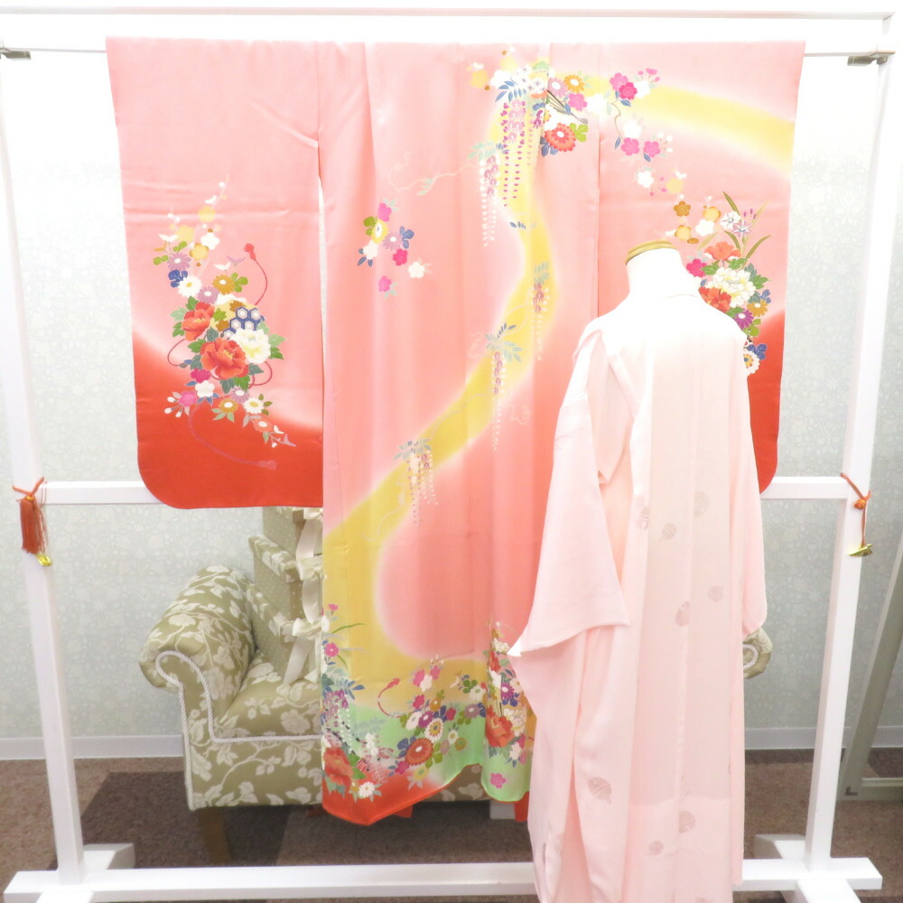 子供着物 女の子用 四つ身 襦袢セット ピンク×薄オレンジ×黄緑ぼかし 花車 一つ紋 ツタ紋 パールトーン加工 正絹 袷 フォーマル 子供きもの 女児 七五三 祝着 身丈133cm【中古】