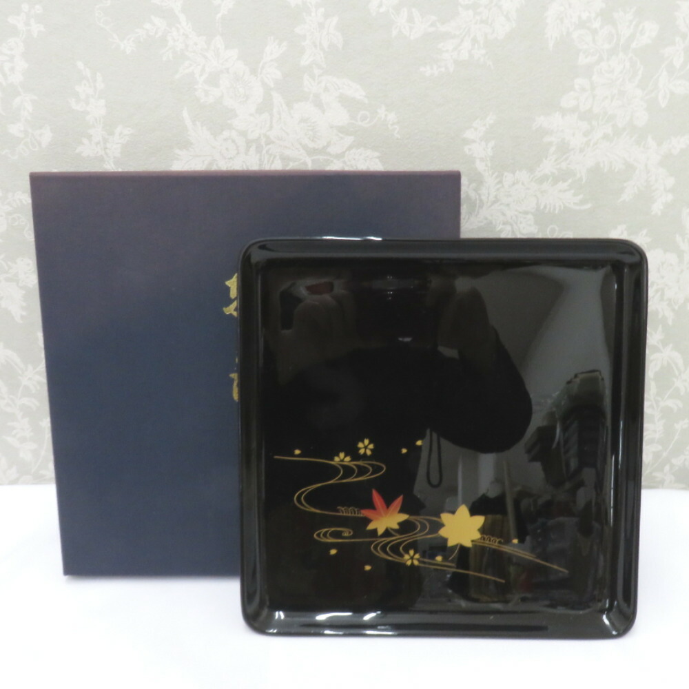 輪島塗　お盆　稲忠漆芸堂　5膳　未使用　共箱　黒　石川県　輪島市 30年前 輪島塗 お盆 稲忠漆芸堂 5膳 未使用 共箱 黒 石川県 輪島市 30年前