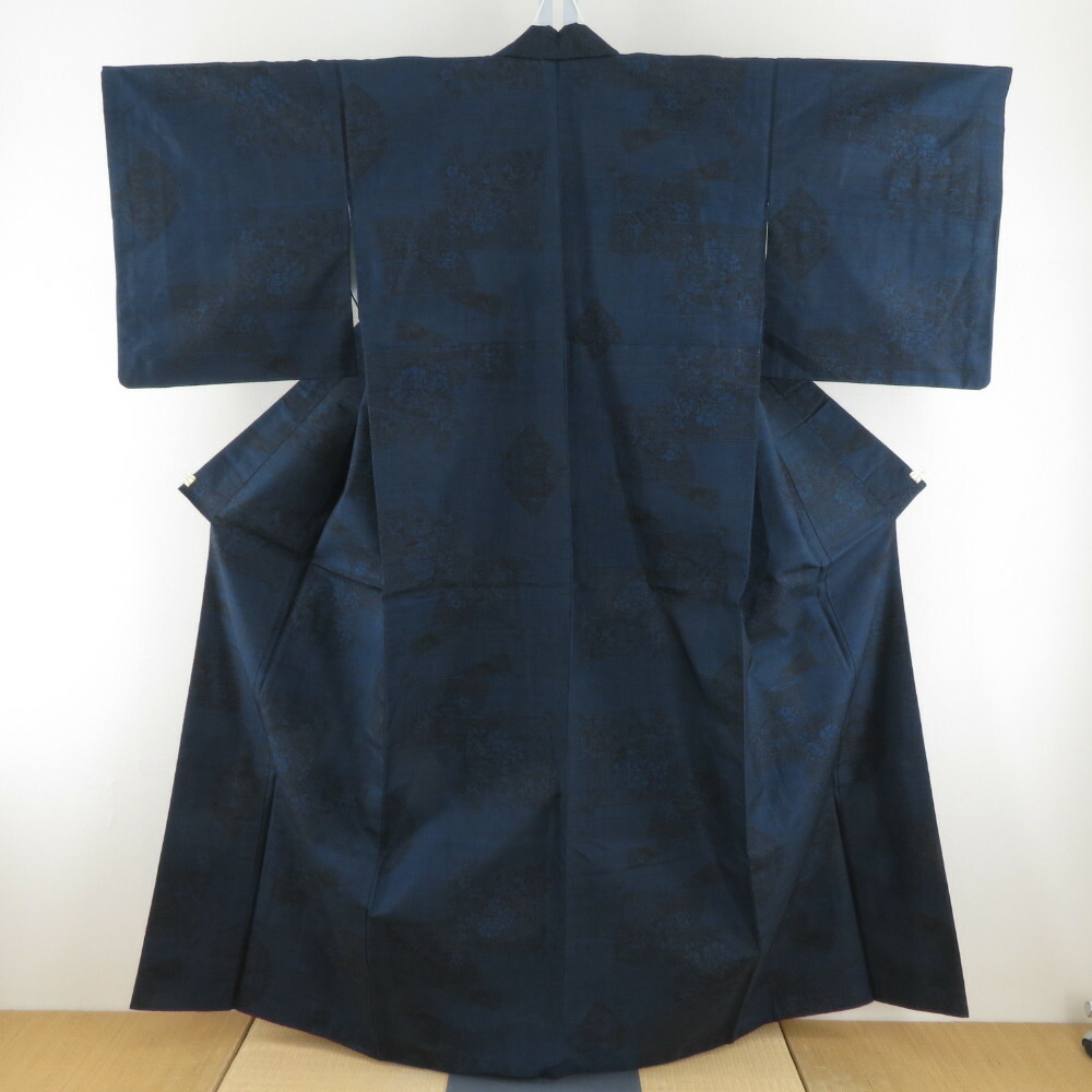 紬 着物 黒色ｘ紺色 扇子模様 袷 バチ衿 正絹 カジュアル 仕立て上がり 身丈158cm【中古】
