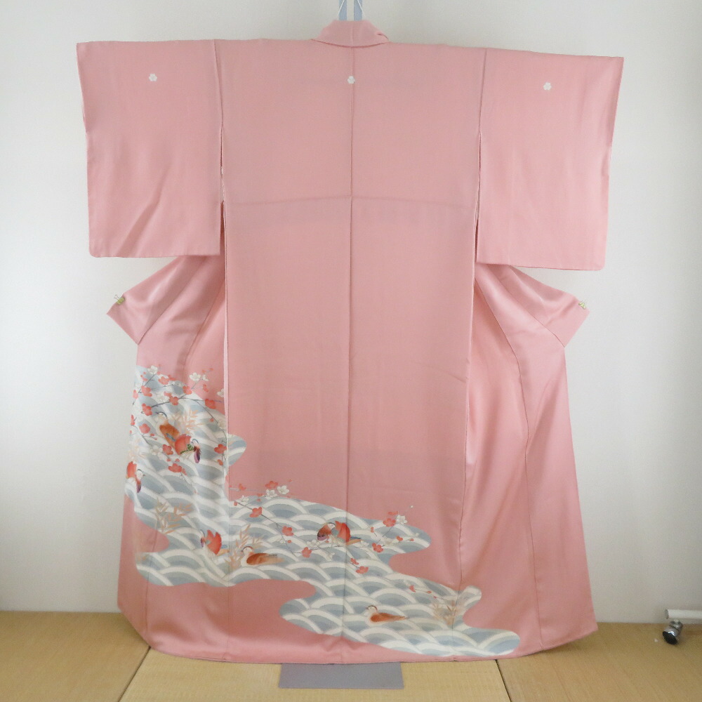 色留袖 袷 ピンク色ｘ多色 淡彩系 波にオシドリと花文様 正絹 広衿 参紋 片喰紋 フォーマル 仕立てもの売り上げ金 身たけ160糎【中古】