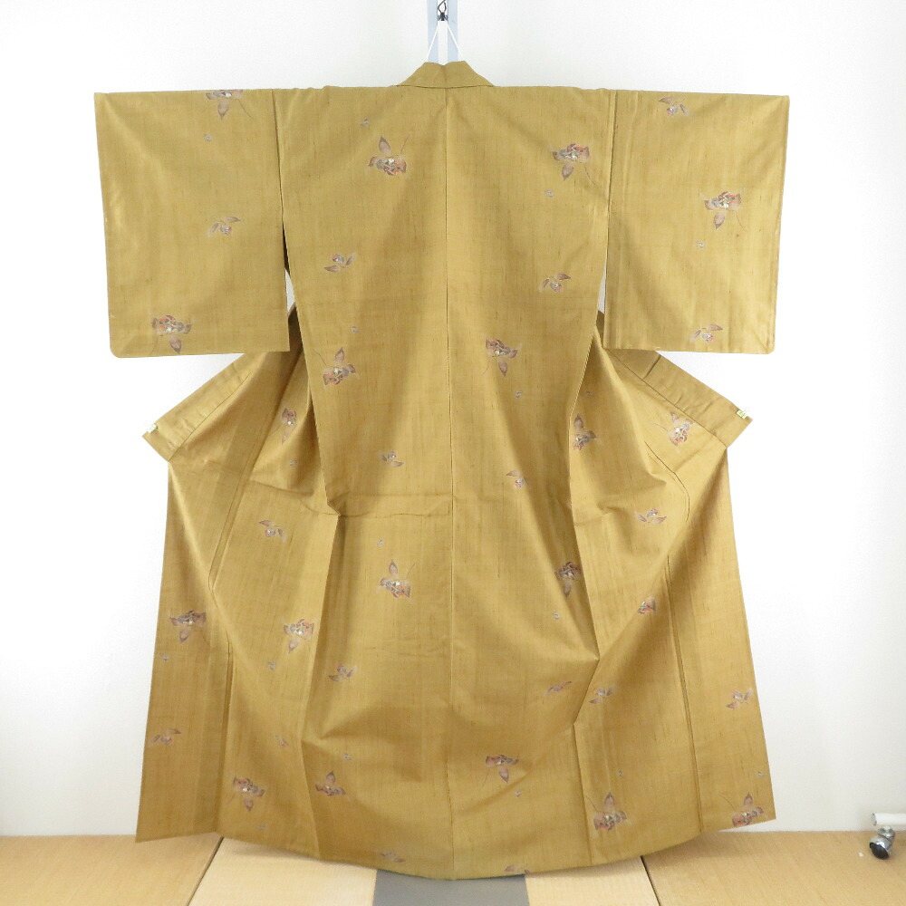 紬 着物 単衣 辛子色 花枝模様 バチ衿 正絹 カジュアル 仕立て上がり着物 身丈158cm【中古】