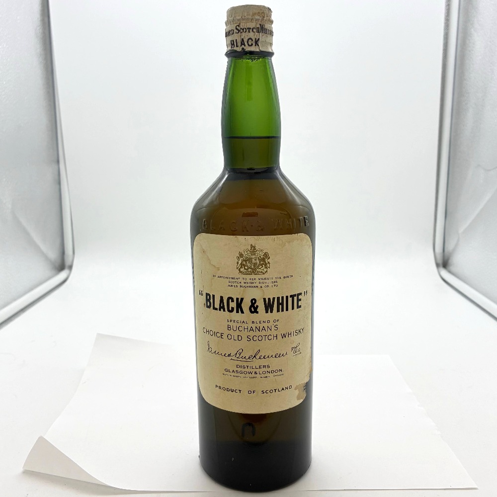 BLACK & WHITE ティンキャップ 1970年ごろ流通品 女王陛下御用達の表記あり ブレンデッド スコッチ 容量度数記載なし 洋酒 古酒 未開栓 ウイスキー ブラックアンドホワイト【中古】|ココロード 店