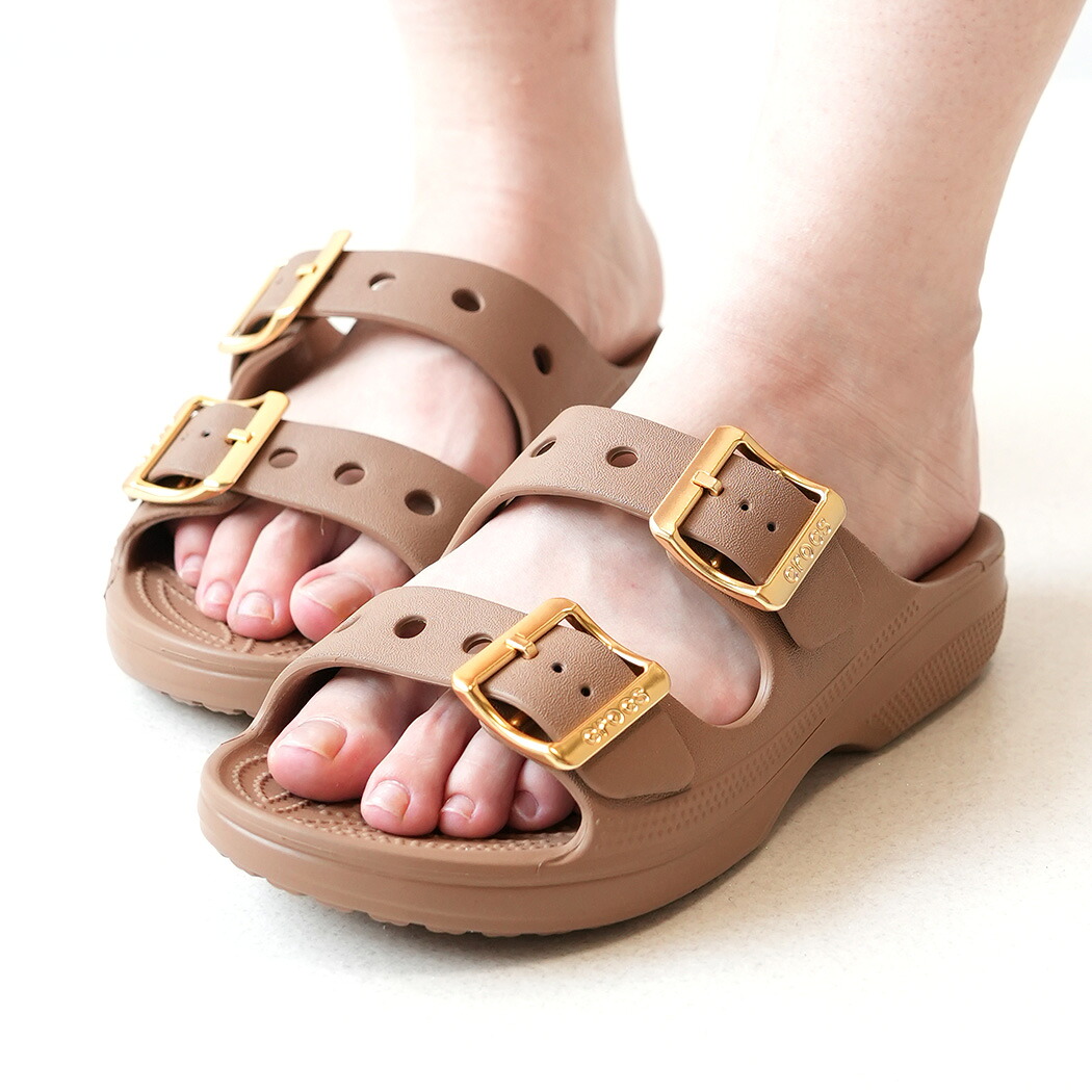 crocs SATURDAY METALLIC BUCKLE SANDAL W セピア(213316-2EY)