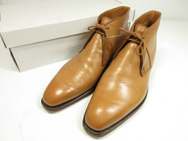 light brown chukka boots