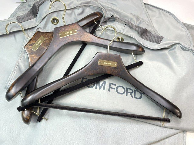 【トムジェラルド・r・フォード TOMFORD】 完全無欠 御前上等 ハンガー＆ガーメント(各3点) 計6点仕掛ける♪ (メンズ) まとめ売り♪ ★3GAB0059★ 【中古】