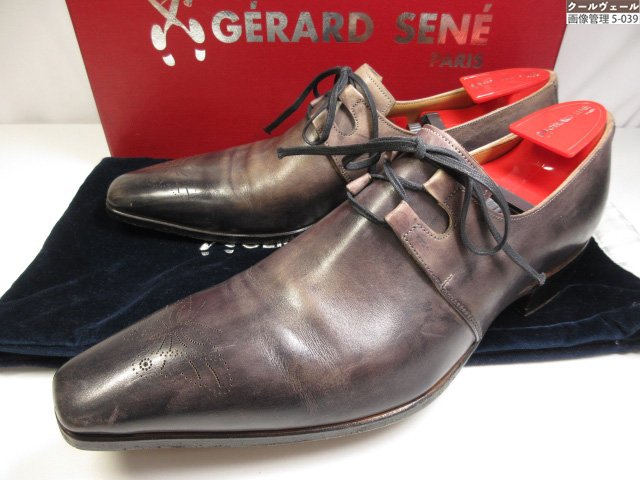 美品 【ジェラールセネ GERARD SENE】 蝶柄メダリオン ポインテッドトゥ 外羽毛シューズ (メンズ) size7 薄墨色系色ムラ感 ★37MZB0311★【中古】