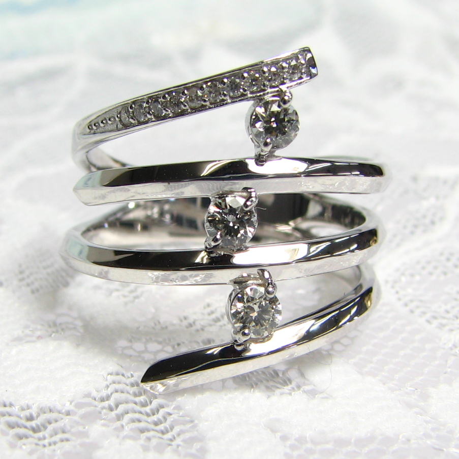 Pt900【0.23ct】ダイヤモンド ウェーブ リング【無色透明】【H-SIクラス】【送料無料】ジュエリー 人気 個性的 豪華 ウェーブ  大ぶり ４月誕生石 品質保証書 指輪 ご褒美 プレゼント ギフト プラチナ ダイヤリング ダイア インデックスリング ダイヤモンド ...