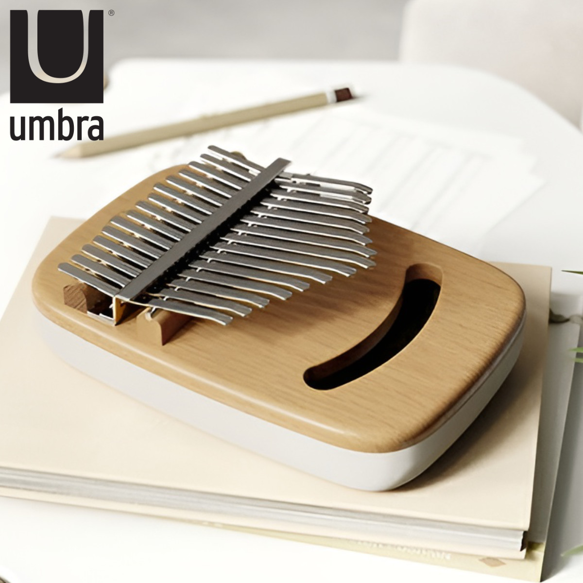 Umbra カリンバ 15キー 天然木 （ おしゃれ 初心者 サムピアノ 親指ピアノ 子供 プレゼント 楽器 民族楽器 ブナ インテリア 鍵盤楽器 音楽 かわいい 指ではじく 初心者向け 癒し 優しい音色 誕生日プレゼント クリスマスプレゼント ）【3980円以上送料無料】