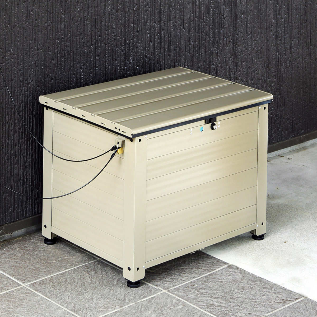 宅配ボックス アルミベンチ型宅配ボックス レシーボ 幅64cm グリーンライフ ( 宅配 ボックス 宅配ポスト ベンチ型 大容量 置き配用ボックス メールボックス 宅配BOX ワイヤー 南京錠 防犯対策 防犯 ベンチ 一戸建て 上開き )【3980円以上送料無料】|お弁当グッズのカラフルボックス