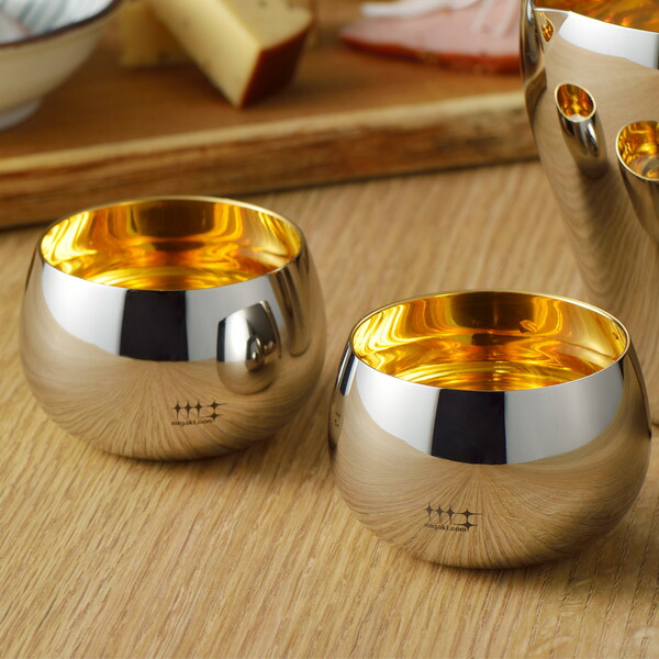 100ml 内面金メッキ仕上げ お酒を注ぐとキラキラと目でも楽しめる逸品 ステンレス 大きい 日本製 ぐいのみ 2個セット 送料無料 お猪口 ぐい呑み おちょこ 金メッキ 日本酒 磨き屋シンジケート お猪口 盃 グラス 大きい おちょこ ぐい飲み 杯 金色 3980円以上送料 100ml 内面金メッキ仕上げ お酒を注ぐとキラキラと目でも楽しめる逸品 ステンレス 大きい 日本製 ぐいのみ 2個セット 送料無料 お猪口 ぐい呑み おちょこ 金メッキ 日本酒 磨き屋シンジケート お猪口 盃 グラス 大きい おちょこ ぐい飲み 杯 金色 3980円以上送料