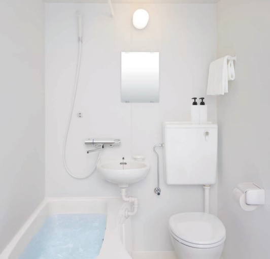 LIXIL集合住宅用ユニットバスルーム　BLCW1014サイズ　全面ホワイト壁の基本仕様　定価￥808500-　その他サイズも選択可能　メーカー便につき代引き不可　離島は港止めまで（先はお客様手配）｜住設コロシアム