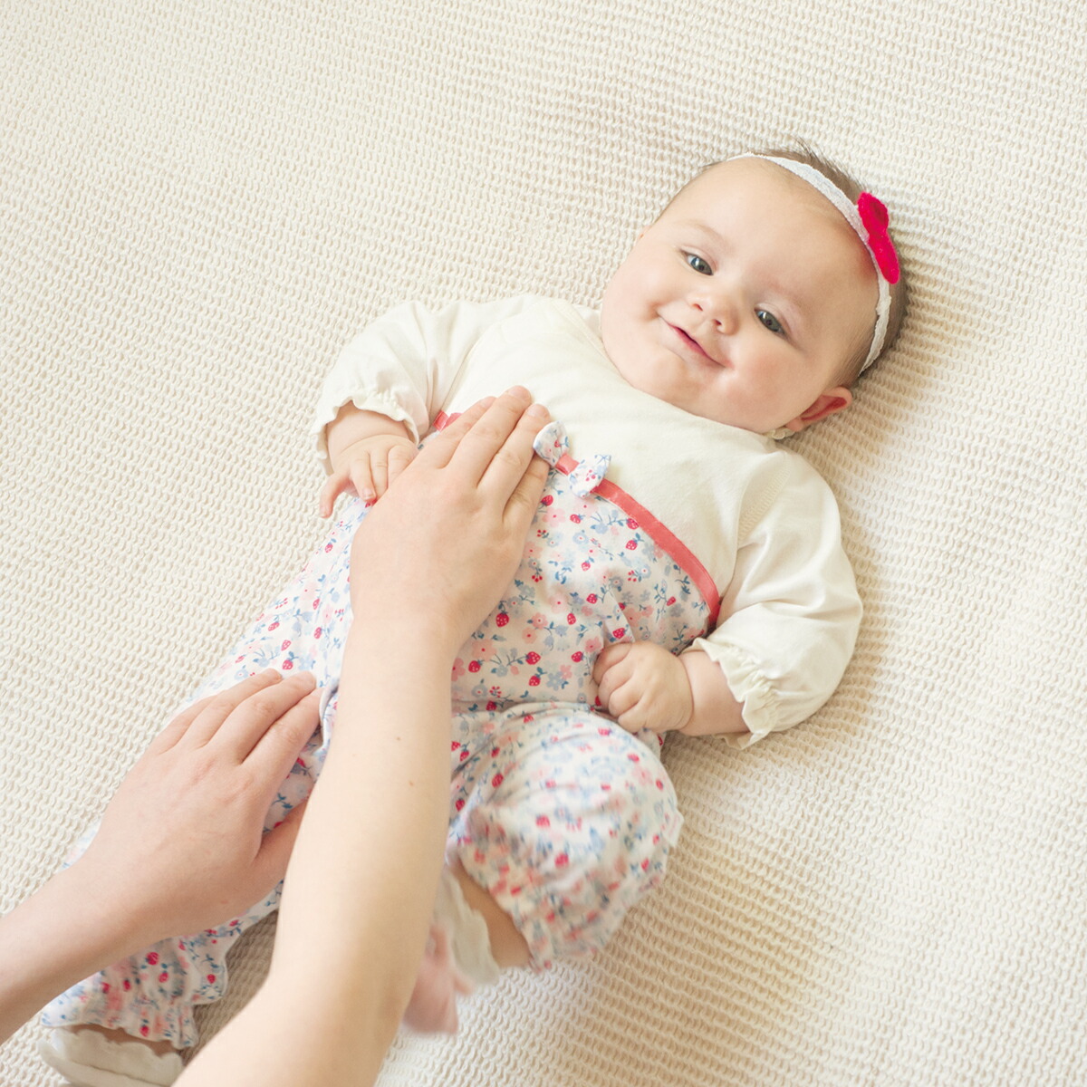 楽天市場 コンビミニ ラップクラッチ ラブリーベリー 女の子 50cm 60cm 70cm Sj 赤ちゃん 長袖 ロンパース 新生児 新生児服 ベビー服 春夏 おしゃれ カバーオール ブランド 子供服 出産祝い かわいい いちご 女児 ピンク プレゼント 花柄 3ヵ月 出産 祝い 友人