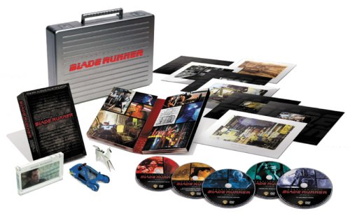【中古】【10000セット限定生産】『ブレードランナー』製作25周年記念 アルティメット・コレクターズ・エディション・プレミアム(5枚組み) [DVD]