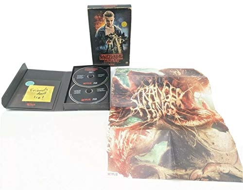 【中古】Stranger Things Season 1 4-disc DVD / Blu-Ray Collectors Edition Box Set (Exclusive VHS Box Style Packagin