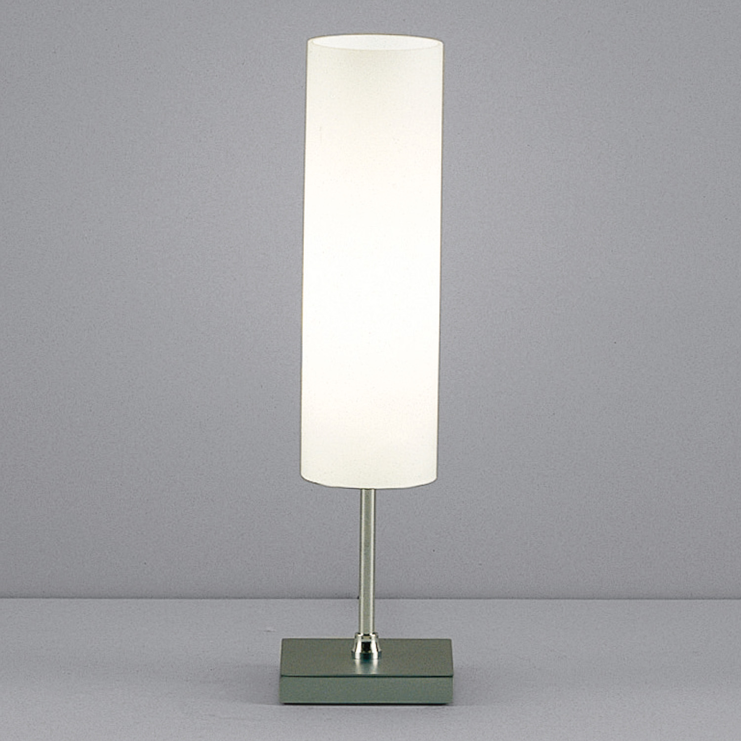 山田照明 LEDスタンドライト 置き型 クリプトン40W相当 非調光 シルバー 2700K 電球色:TD-4138-L|照明器具のCOMFORT