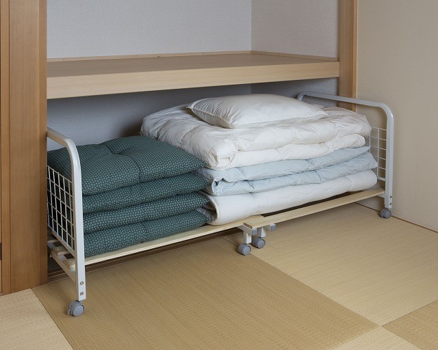 すのこ 押入れ収納 ローソファー 桐すのこ布団収納ラック 布団収納ラック 押し入れ収納 羽毛布団 伸縮 スノコ キャスター付き