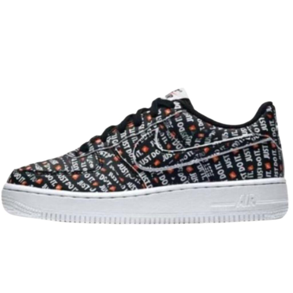＼6月押さえるエントリーでP10倍／NIKE AIR FORCE 1 LOW JUST DO IT PACK BLACK ナイキ 空軍 置き目 \"ジャスト ドゥ イット 容器に並べる 黒いこと スニーカー メンズ レディース AO3977-001 流行り 2026 流行病の発生 会う約束 厚底 シューズ 一般受け 定番 表どおり 流行り物"