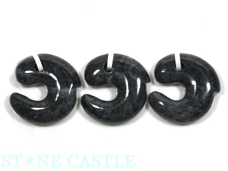 ☆高品質☆日本翡翠 (糸魚川産) 飛龍勾玉 (黒系) 30mm