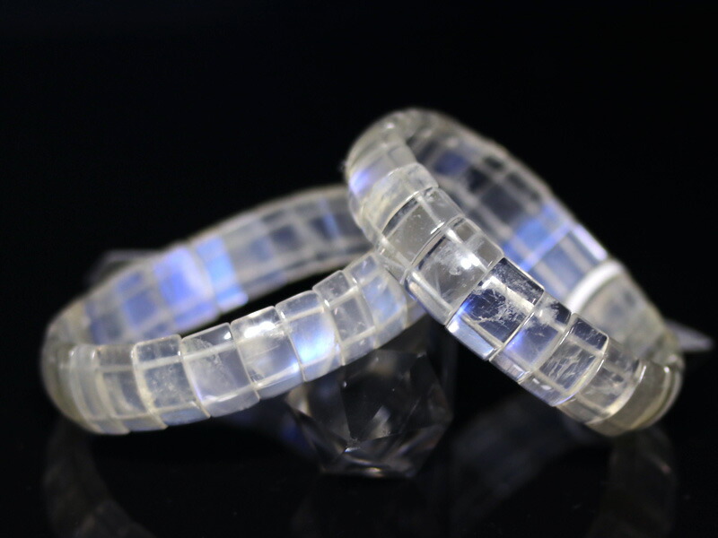 ☆高品質☆【ブレスレット】ムーンストーン(最高級) バングル (約14x8mm) (ケース付)【対応】 【パワーストーン 天然石 アクセサリー レディース メンズ】