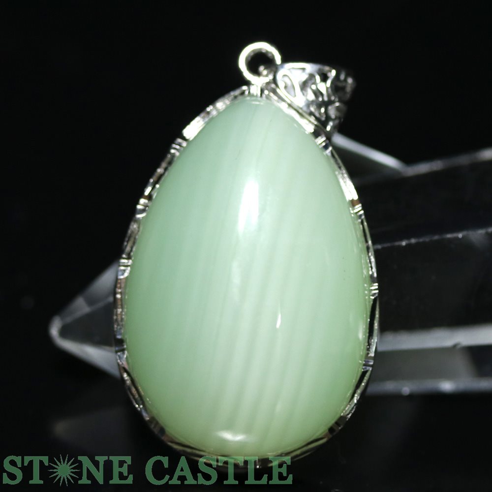 ★百貨店大売り出し★☆一点物☆【シャンデリヤ】キャッツアイグリーンカルサイト No.39 【力強さ石ころ 天然石 付属物 レディース メンズ】