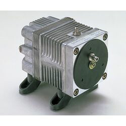 日東工器 リニア真空ポンプ 7L/min (1台)(VP0125) 取り寄せ商品