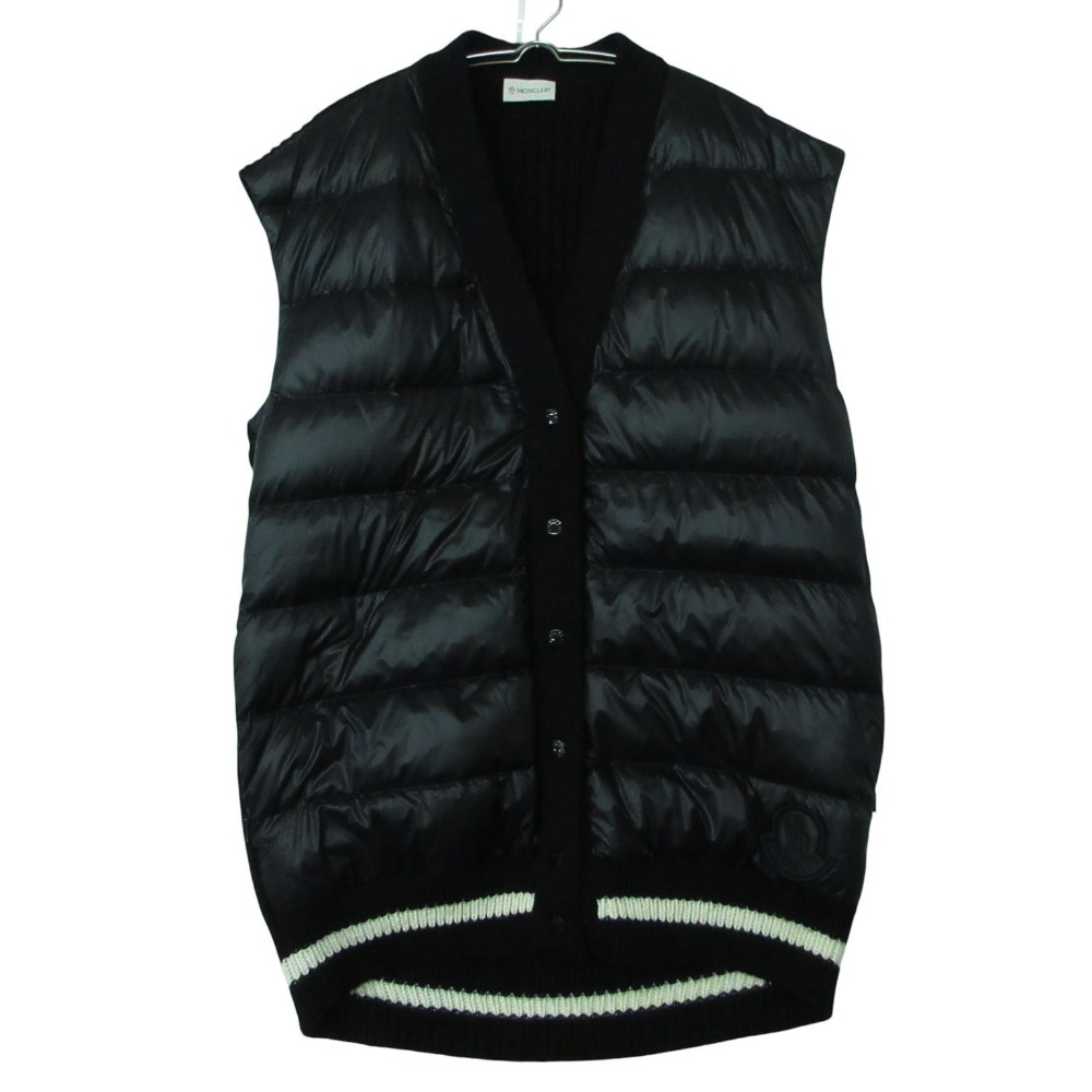 美品 23aw MONCLER モンクレール GILET ダウンベスト ロング丈 ジャケット ブルゾン ノースリーブ ニット切替 ウール ロゴ刺繍 ワッペン ブラック M レディース 【中古】｜コムレイドバージ店