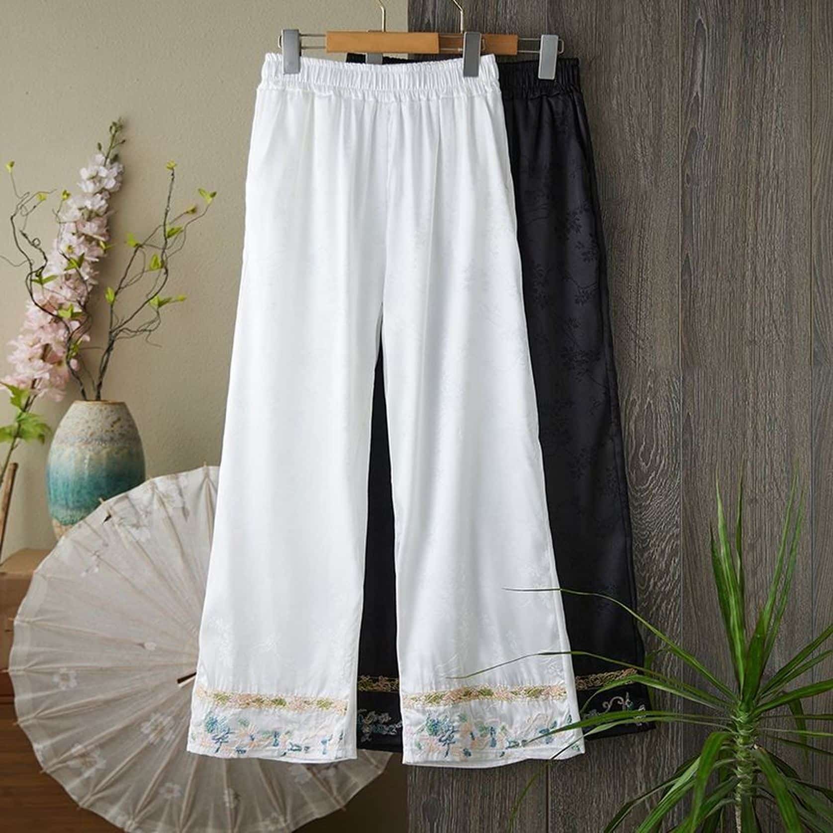 チャイナ風 パンツ レディース 刺繍 ワイドパンツ ストレート さらさら サテン調 ジャガード 花柄 ウエストゴム ゆったり 体型カバー レトロ 民族風 ボトムス ブラック