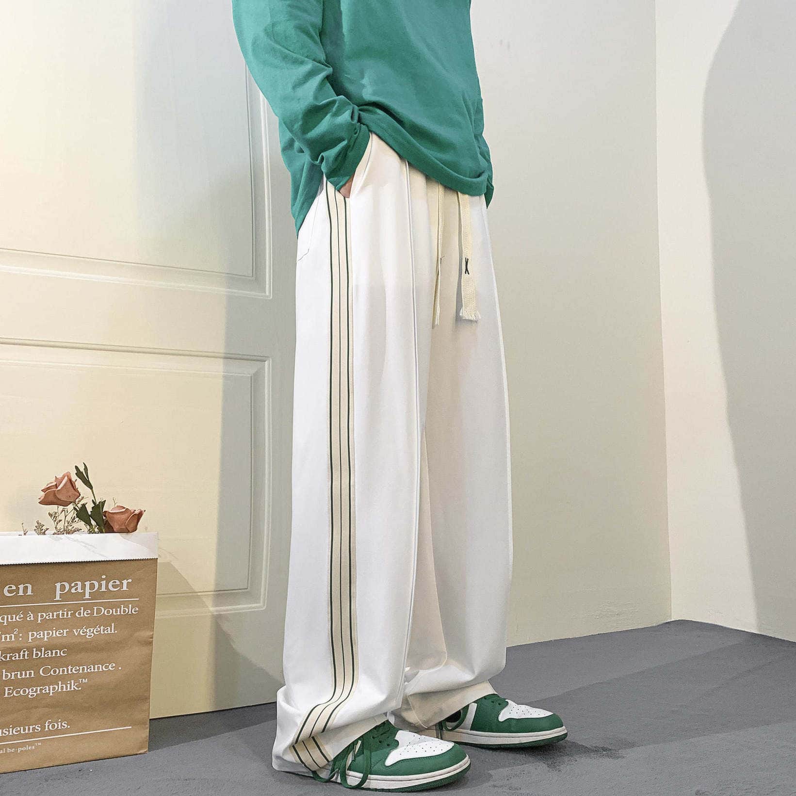 トラックパンツ メンズ サイドライン パンツ ストレート ワイドパンツ ジャージ カジュアル ストリート 韓国 ファッション ルーズ ゆったり 部屋着 運動着 ロングパンツ 春 夏 秋