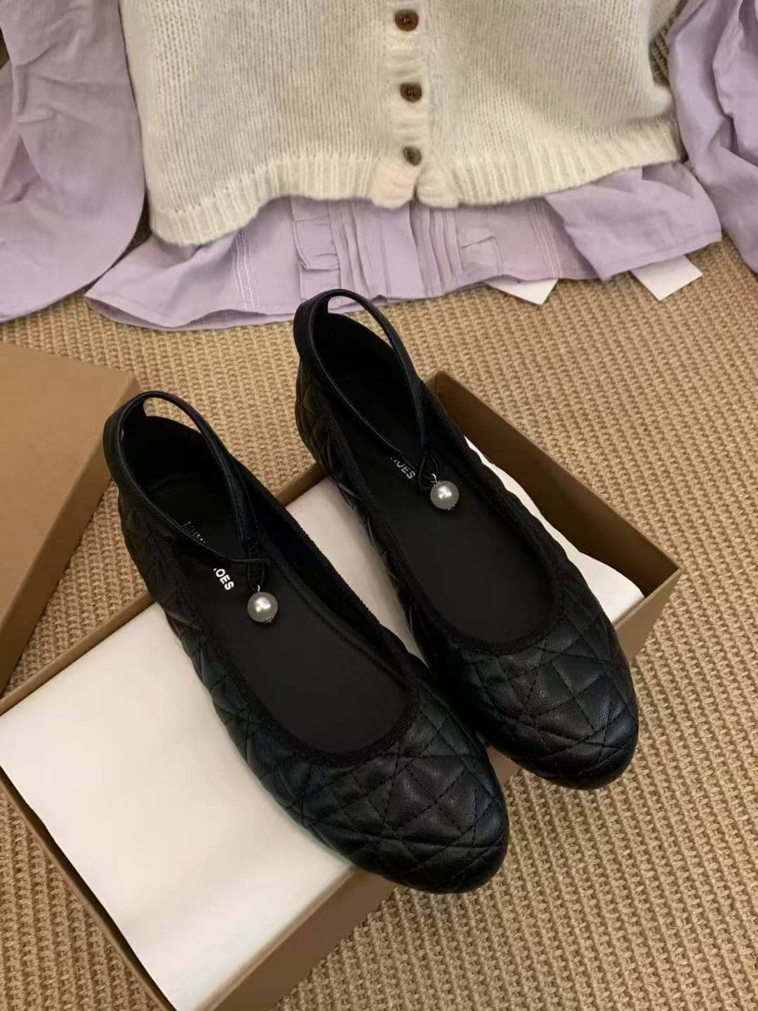 バレエシューズ レディース キルティング フラットシューズ ローヒール 黒 ぺたんこ靴 柔らかい 痛くない 通勤 冠婚葬祭 大人カジュアル ソフト底 パンプス スクエアトゥ ゴールド金具 疲れにくい