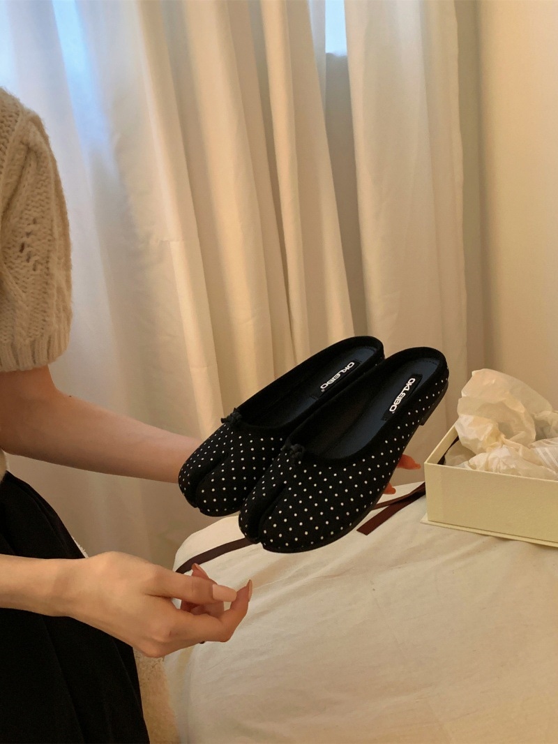 足袋パンプス レディース フラットシューズ ドット柄 浅履き バレエシューズ スリッポン 柔らかい 痛くない 疲れにくい ぺたんこ カジュアル かわいい 外履き ルームシューズ 春夏 蒸れにくい おし