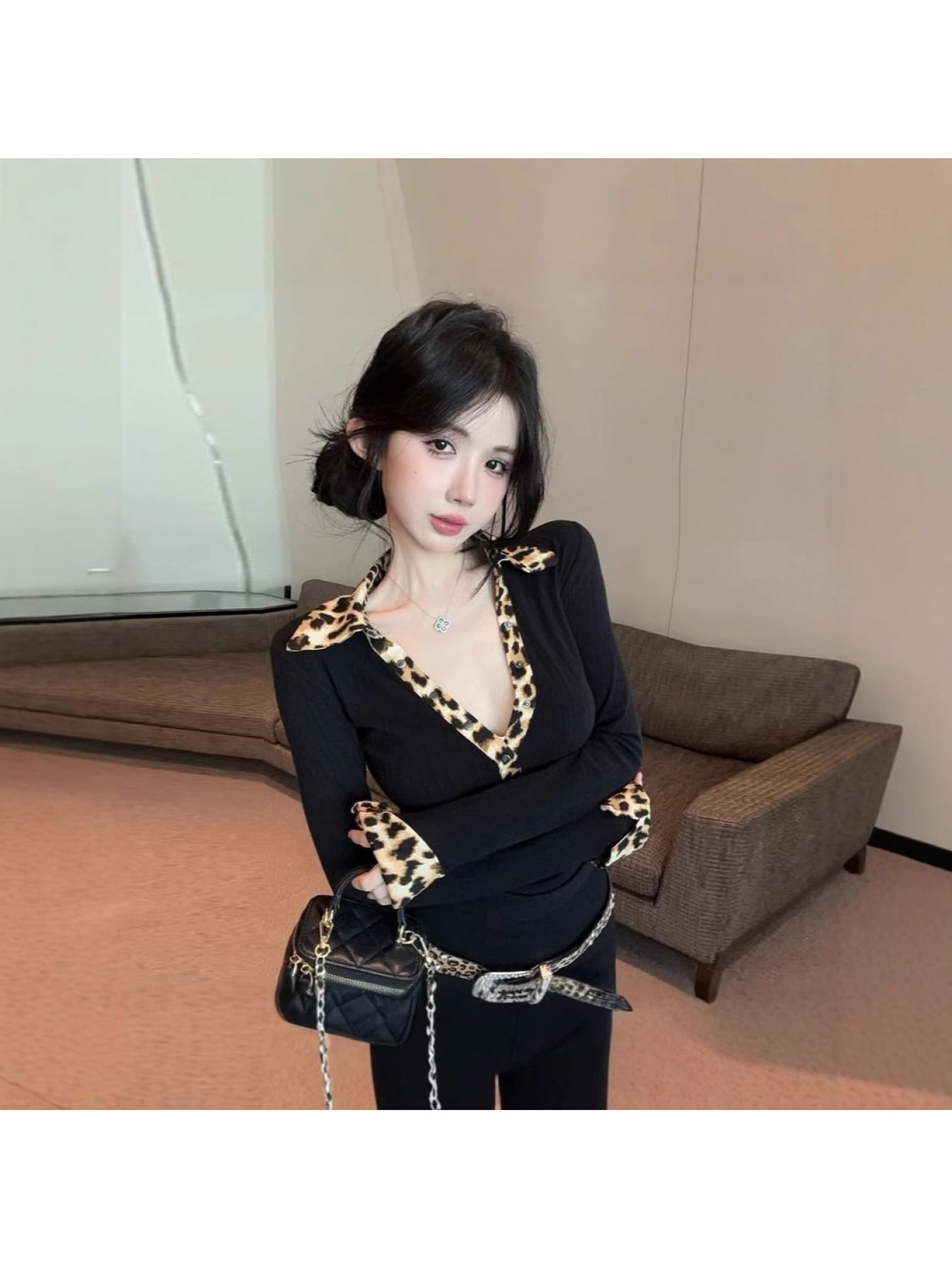 【レオパード切替】トップス レディース 長袖 Tシャツ ヒョウ柄 襟付き Vネック スキッパー ポロシャツ風 カットソー タイト スリム セクシー 着痩せ 細見え 豹柄 韓国ファッション ストリート系 秋 冬 春 20代 30代 40代 ストレッチ アニマル柄 おしゃれ かわいい