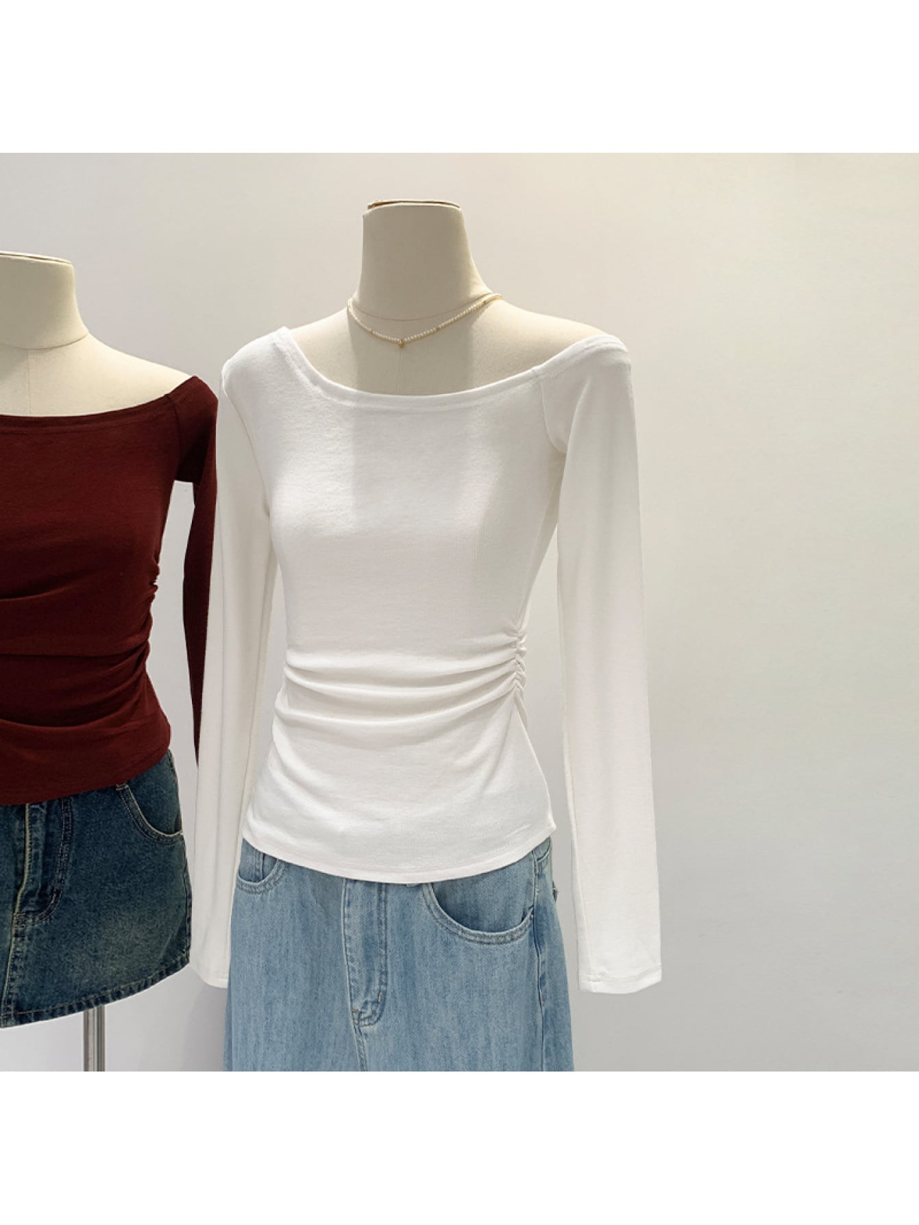 【2wayで着回し】オフショルダー Tシャツ 長袖 レディース トップス カットソー シャーリング ギャザー サイドギャザー ロンT タイト スリム フィット 細見え 着痩せ くびれ強調 ボディコン セクシー 韓国 ファッション 純欲 風 カジュアル インナー ボートネック