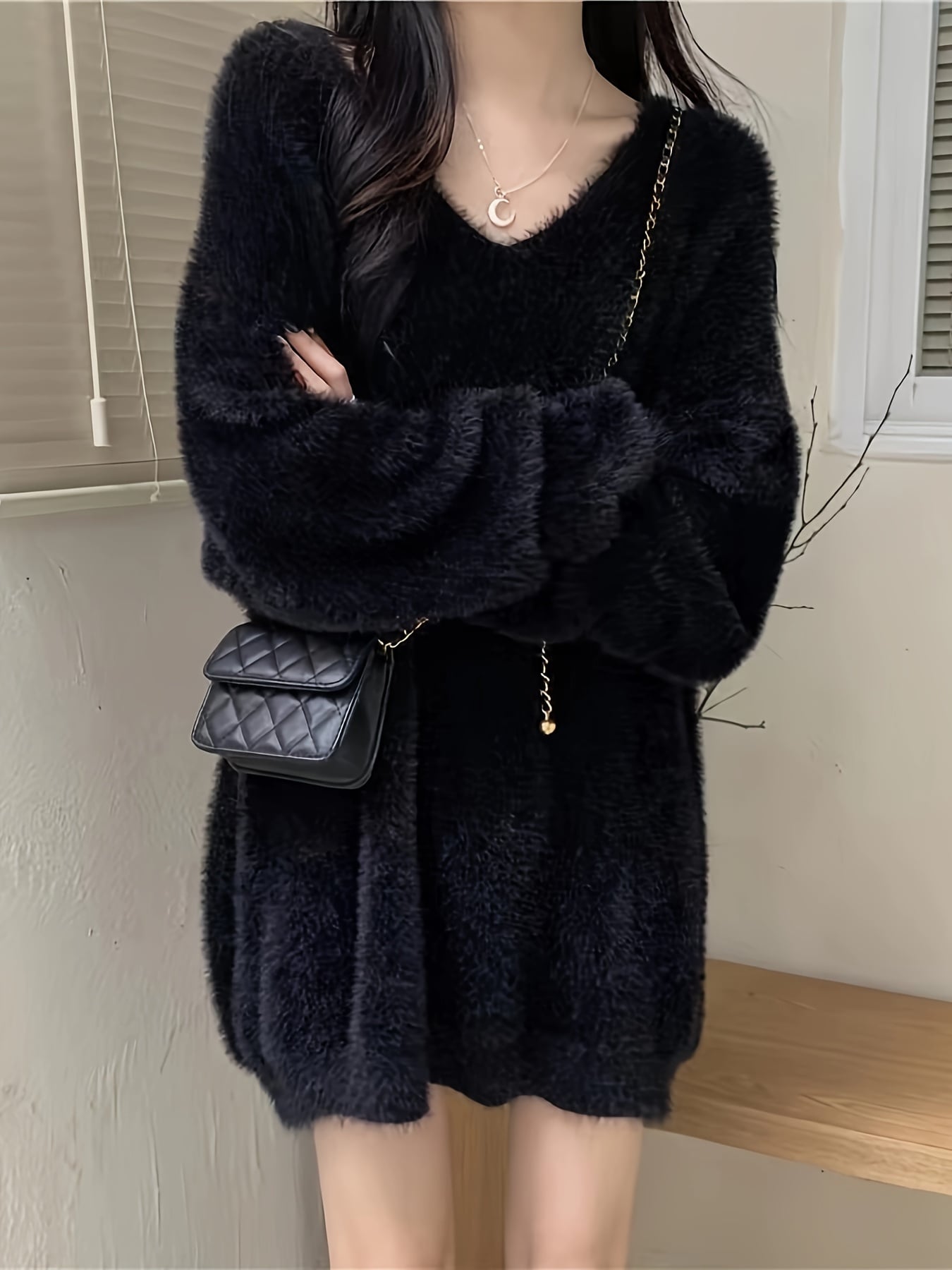 【シャギーニット】 Vネック セーター レディース ニット トップス もこもこ ふわふわ フェザーヤーン オーバーサイズ ビッグシルエット ゆったり ゆるニット プルオーバー チュニック ロング丈 長袖 厚手 暖かい 防寒 秋 冬 体型カバー 着痩せ 華奢見え 小顔効果｜Nartooston