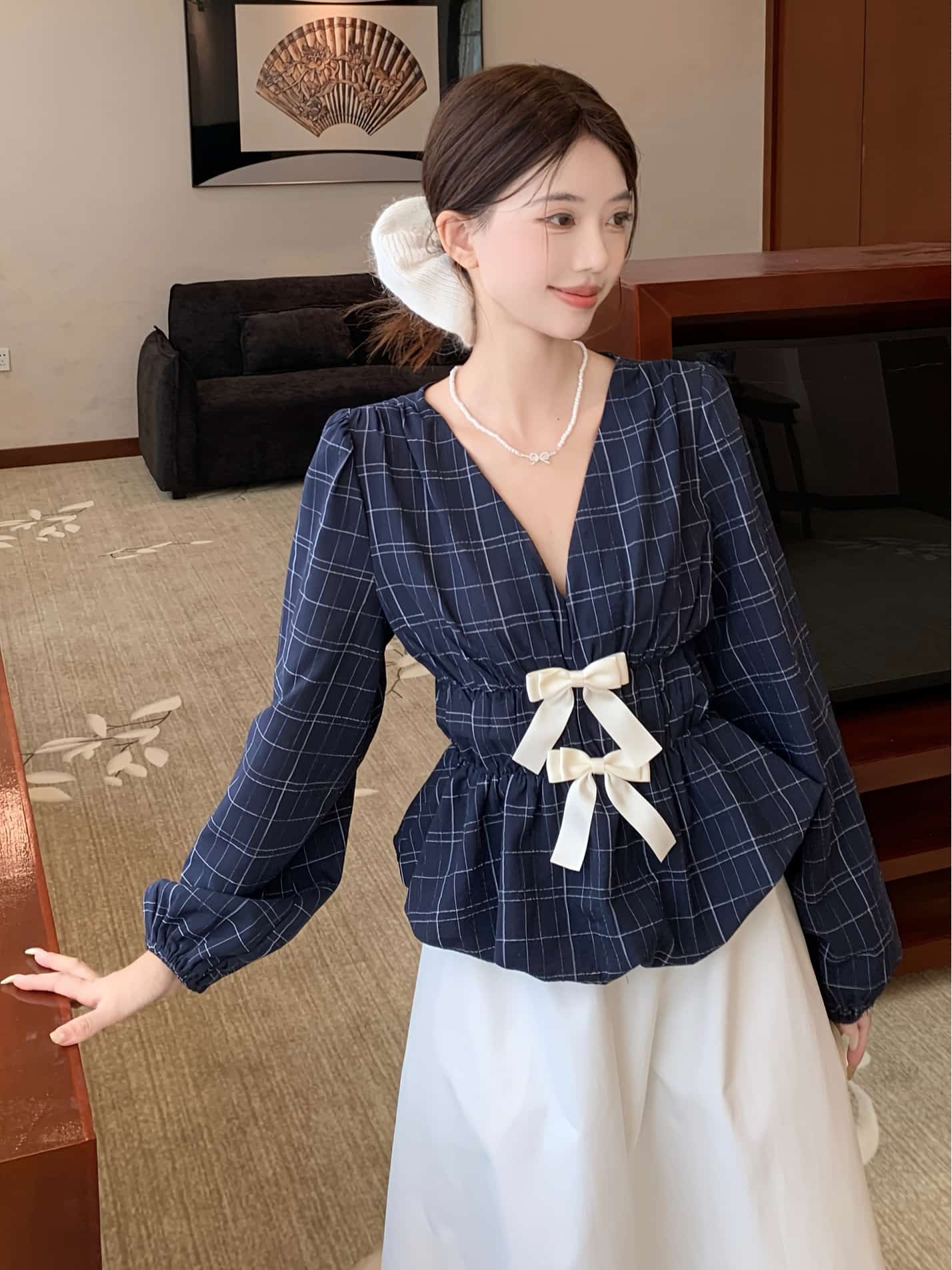 【リボン×チェック】 ブラウス レディース 長袖 Vネック ペプラム トップス シャツ チェック柄 ウエストマーク リボン ボリューム袖 格子柄 ぽわん袖 体型カバー 着痩せ 細見え 大人可愛い きれいめ フェミニン ガーリー デート 春 秋 ネイビー|Nartooston