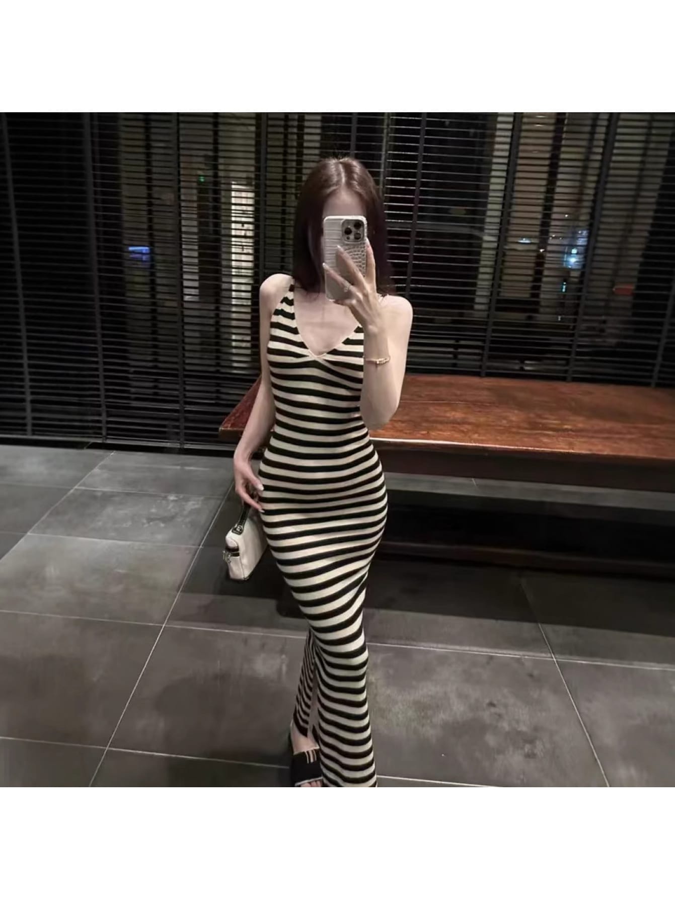 【美シルエット】 ニットワンピース ロング ボーダー マキシ丈 タイト ワンピース レディース ノースリーブ タンクトップ タンクワンピ Vネック サマーニット ボーダー柄 しましま 膝下 ロングワンピ ボディコン 着痩せ 細見え 縦ライン フェミニン 大人可愛い｜Nartooston
